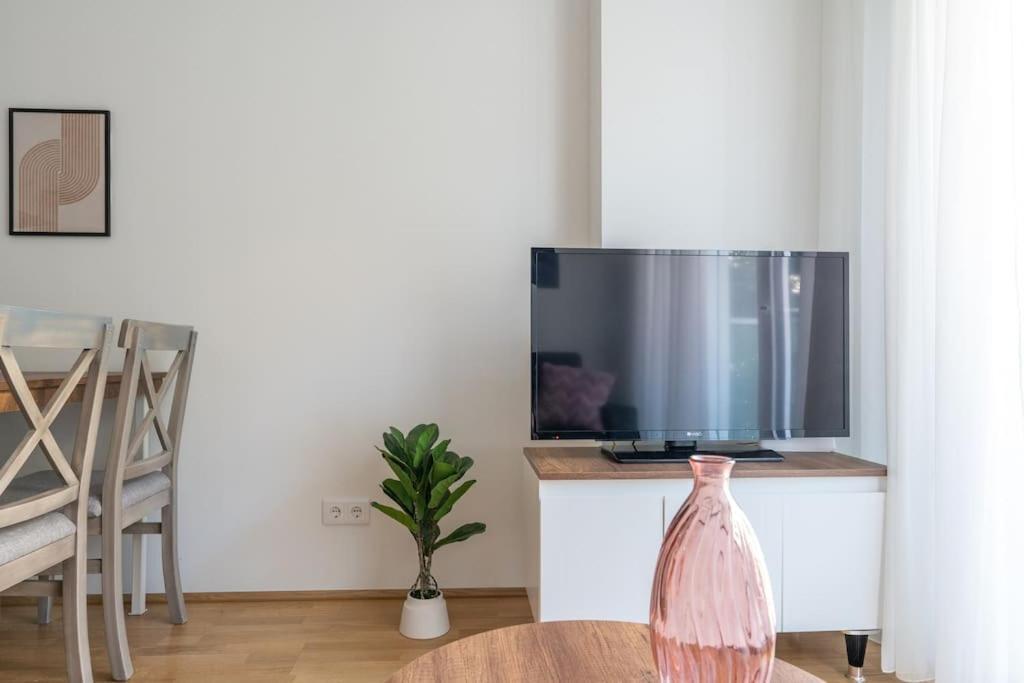 Apartament 1Br Excellence, Fast To Centre By Hm Wiedeń Zewnętrze zdjęcie